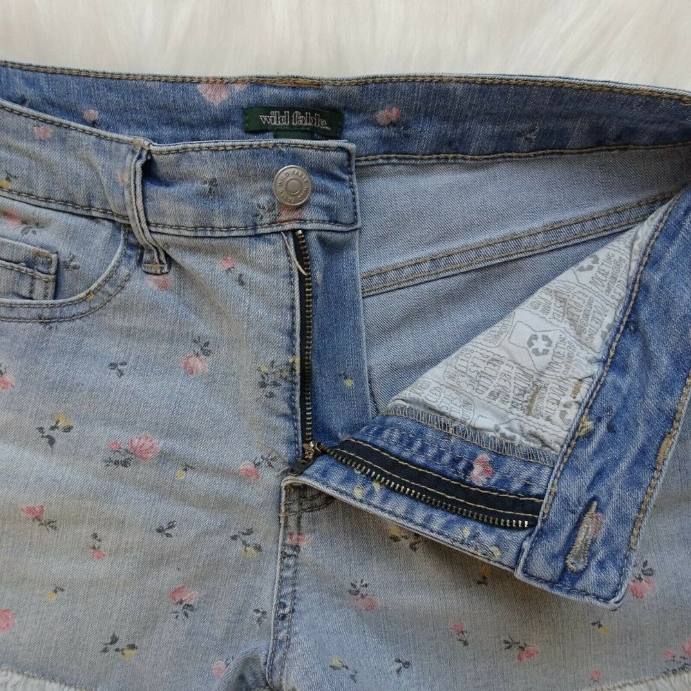 💰3/$25 Wild Fable Women's Denim Jean Shorts Cut-Off Floral Stretch Raw Hem  6 - Picture 8 of 12